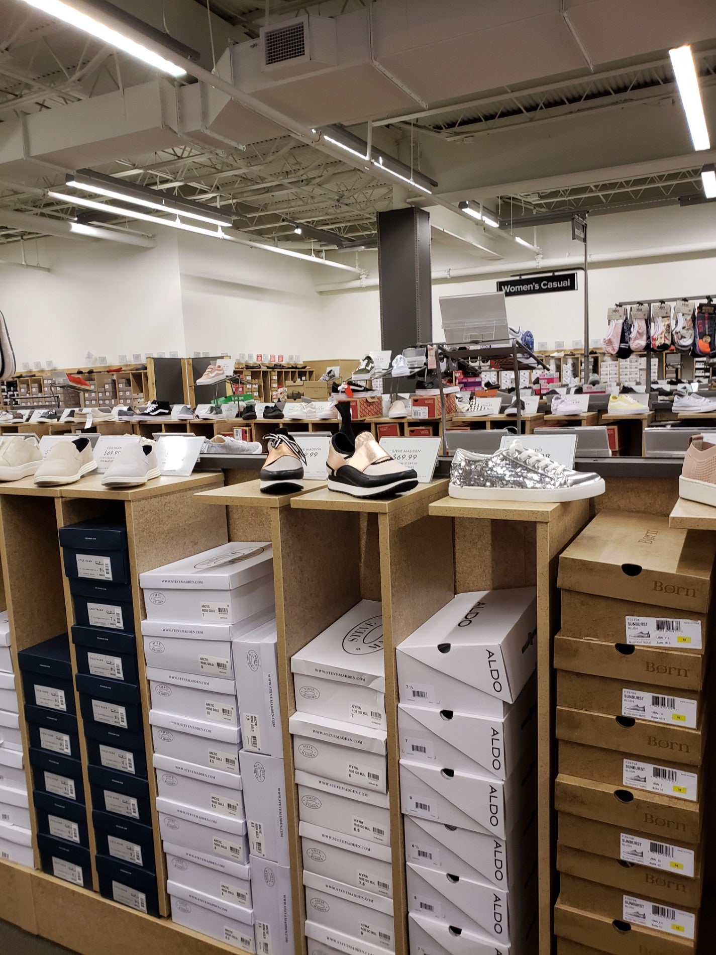 Dsw hot sale heartland hours