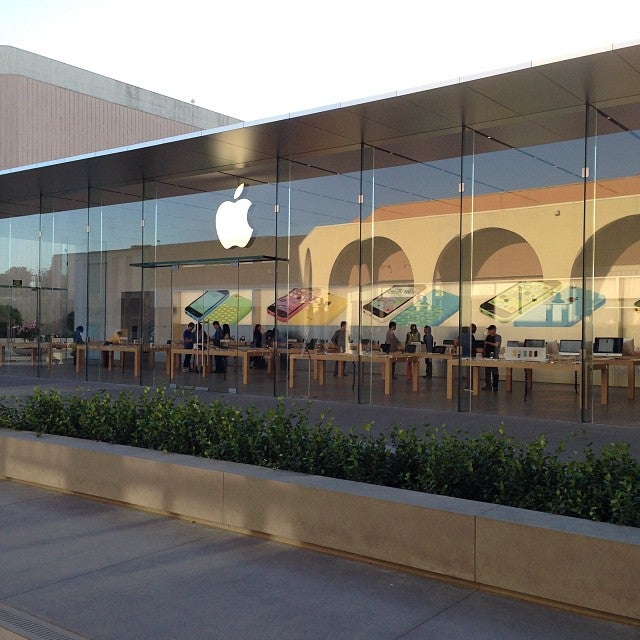 Apple Store Located at the Open Air Stanford Shopping Center