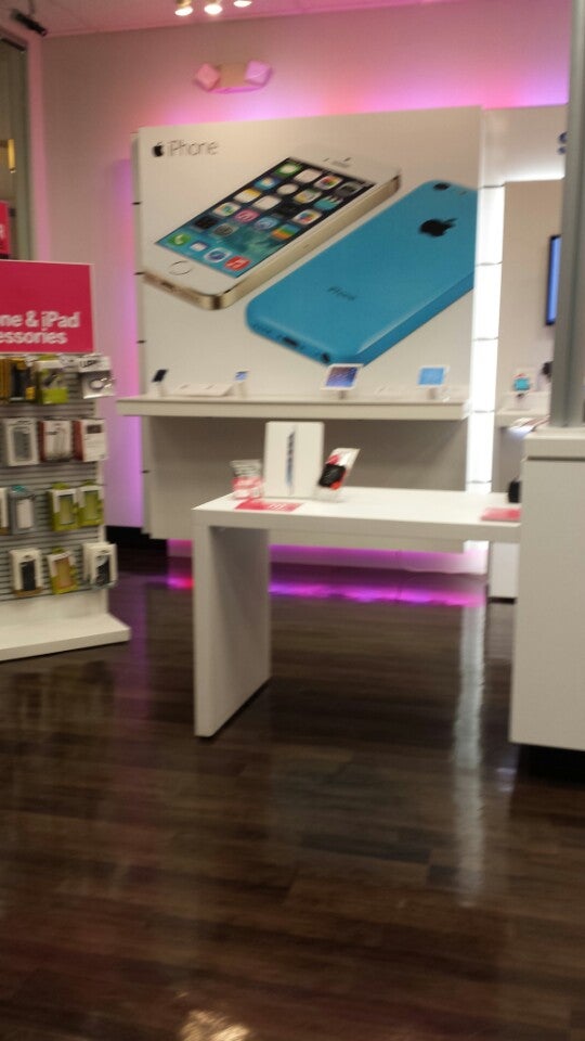 T-Mobile Cumberland Mall