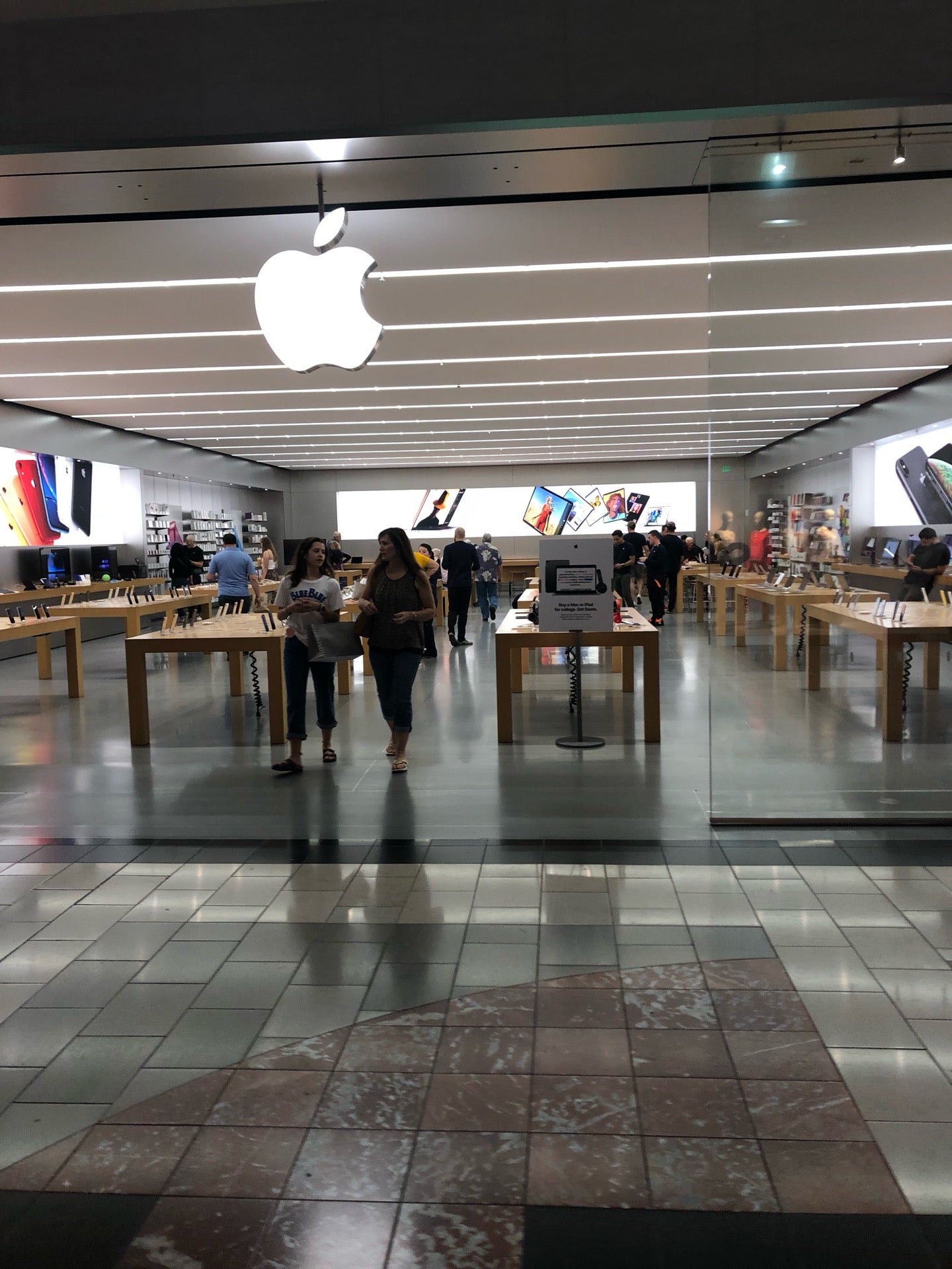 Washington Square - Apple Store - Apple