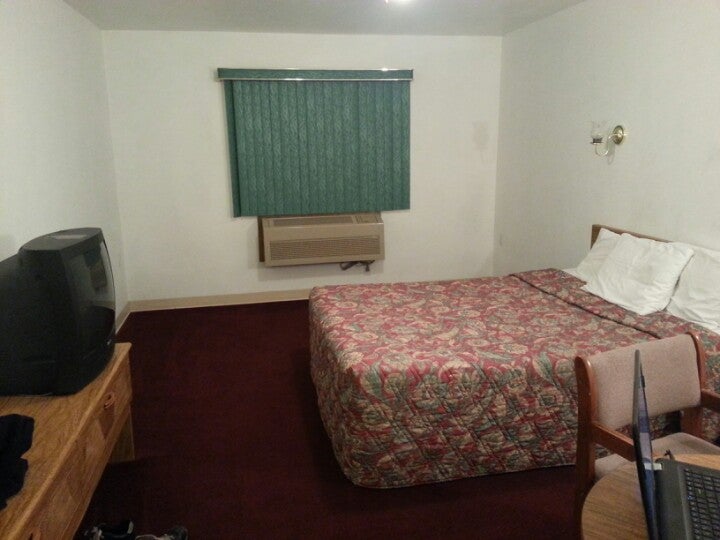 Villa Inn Motel, 1255 Whitewater Ave, Fort Atkinson, WI, Hotels