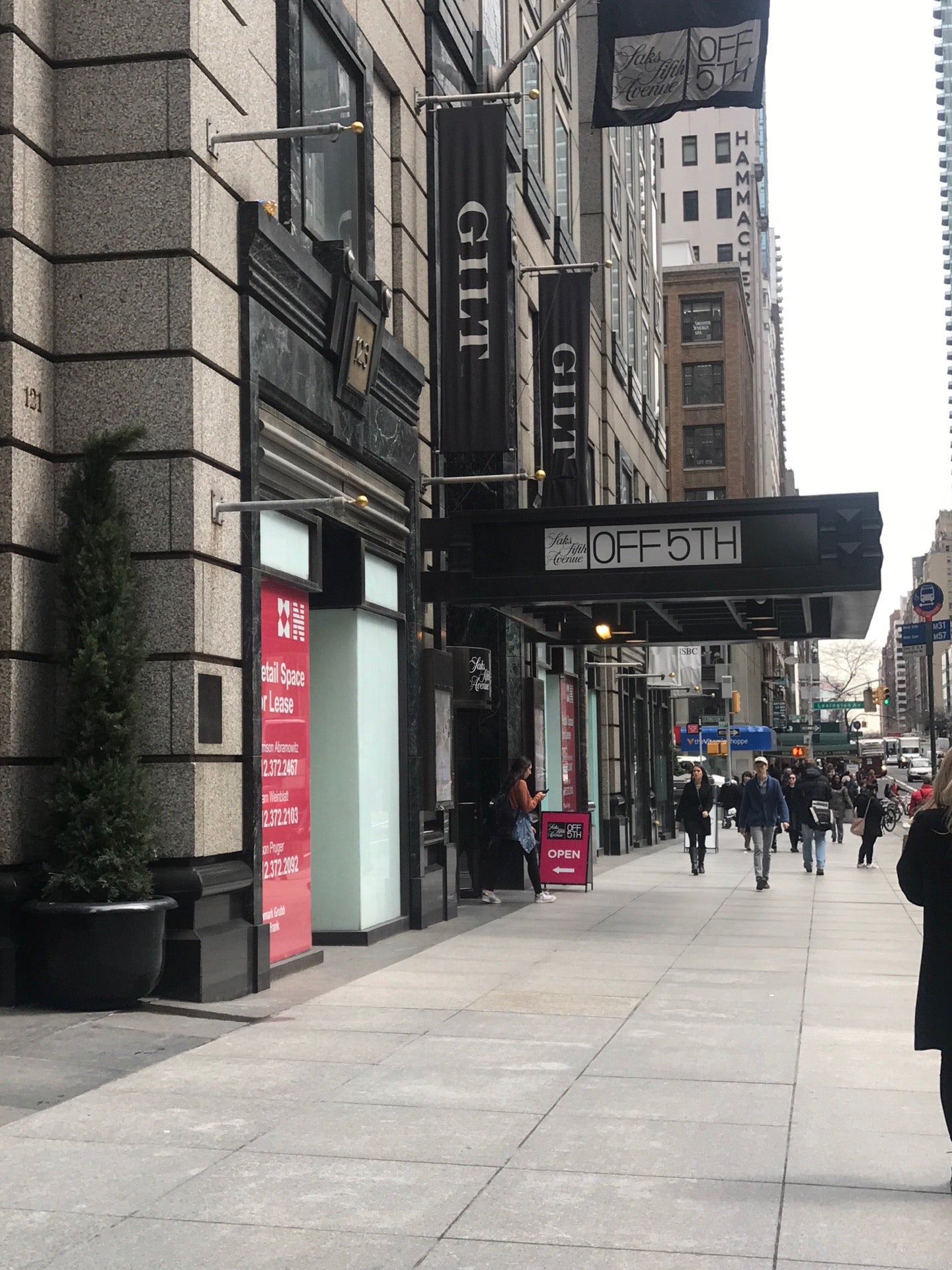 Saks OFF 5TH leaving Bay Plaza location after 2-year stint – Bronx Times