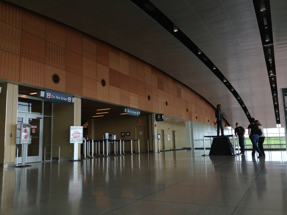 Duluth International Airport (DLH), 4701 Grinden Dr, Duluth, MN, Major