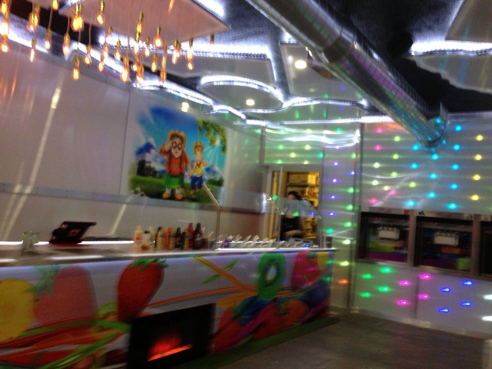 Snogi Frozen Yogurt Shop, 262 Atwells Ave, Providence, RI, Burger