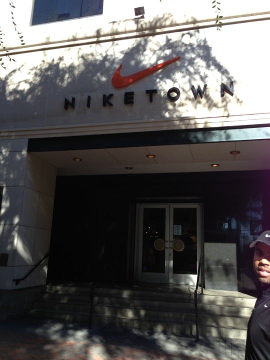 Wilshire hotsell nike store