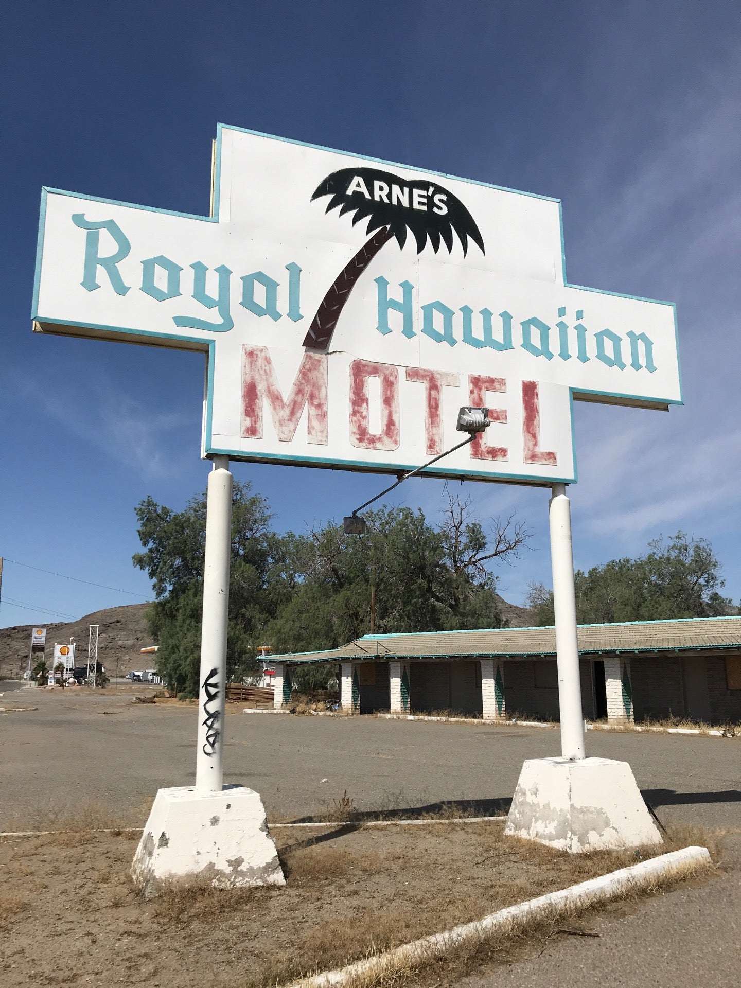 Arne's Royal Hawaiian Motel, Baker Blvd, Baker, CA, Hotels & Motels ...