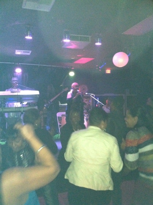 Spike's Sports Bar & Grill, 16728 Bellflower Blvd, Bellflower, CA