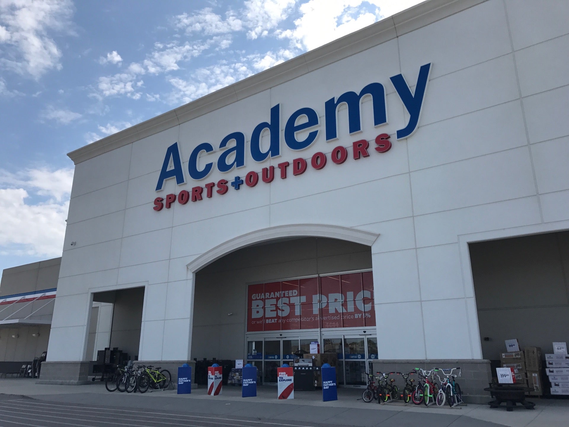 Academy Sports + Outdoors opens doors early for military families