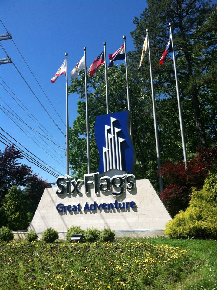 Six Flags Great Adventure (Jackson, NJ) Bus Trip · (seb) Student