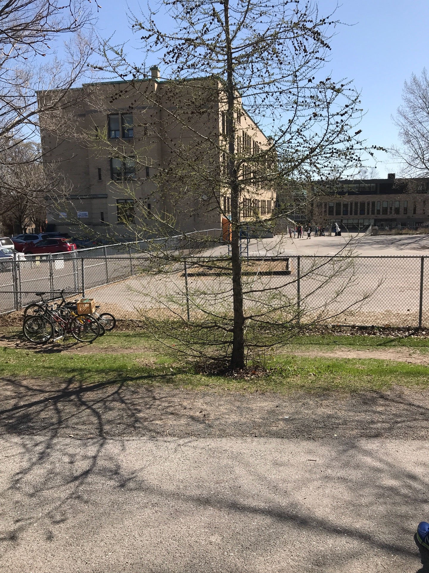 Ecole primaire NotreDamedeGrâce, 5435 NotreDameDeGrace Ave