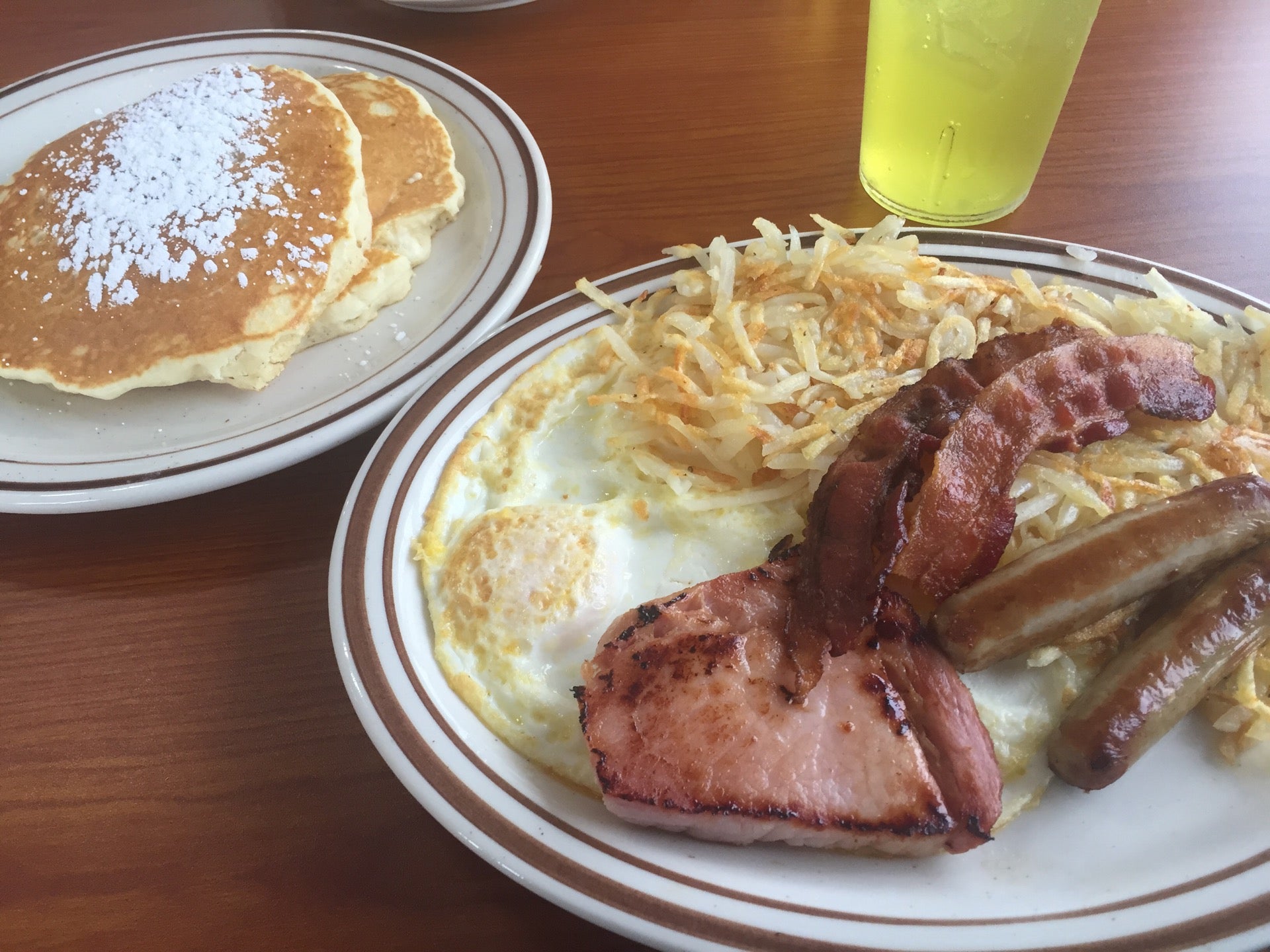 Flips Pancake House, 4100 27th St, Moline, IL, Family restaurants