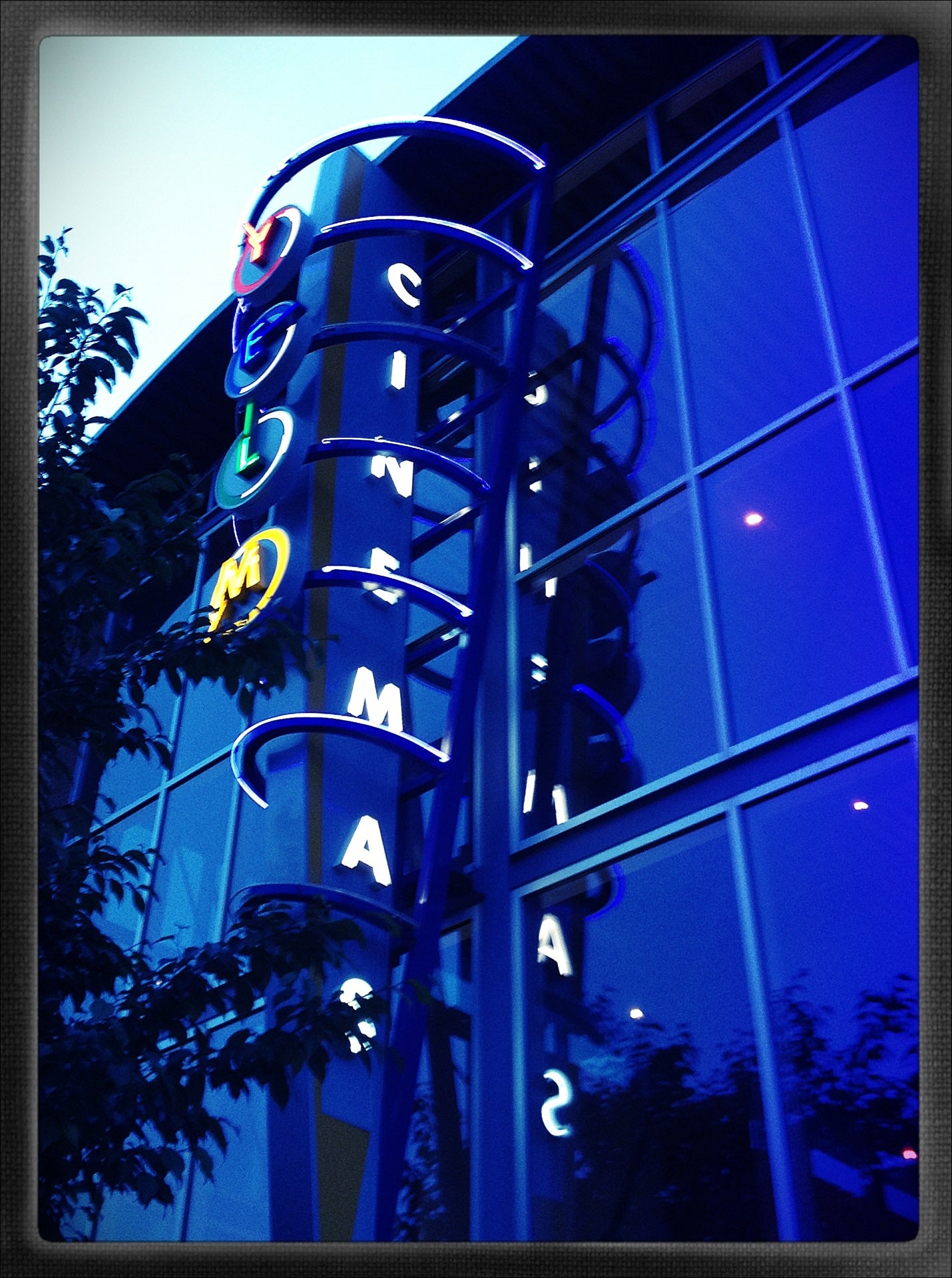 Best Movie Theaters in University Place, California MapQuest