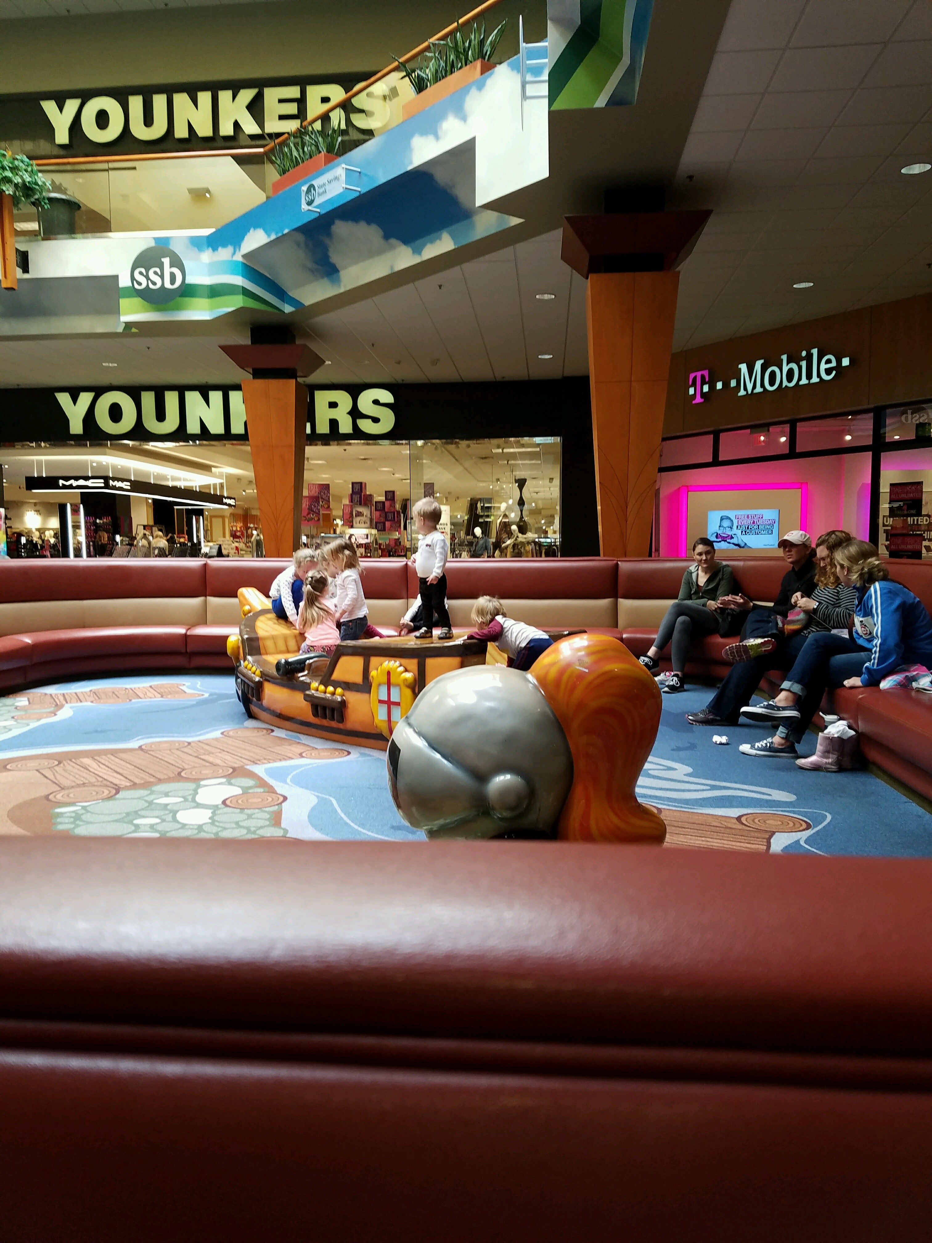 Valley West Mall, 1551 Valley West Dr, West Des Moines, IA, Shopping