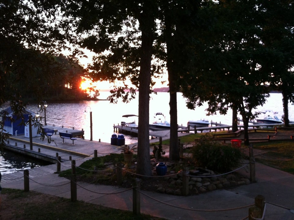 The Pointe at Lake Gaston, 1865 Eaton Ferry Rd, Littleton, NC, Eating