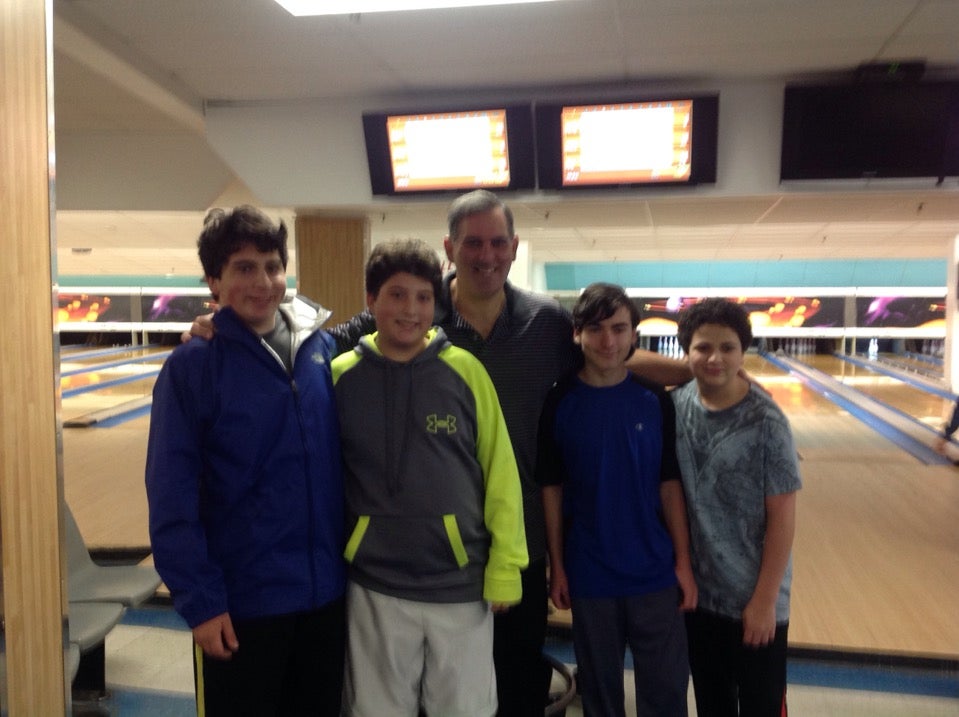 Nutmeg Bowl, 802 Villa Ave, Fairfield, Town of, CT, Bowling Centers