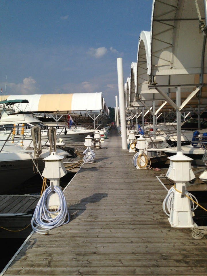 Sunnyside Marina Stillwater, 6413 Saint Croix Trl N, Stillwater, MN