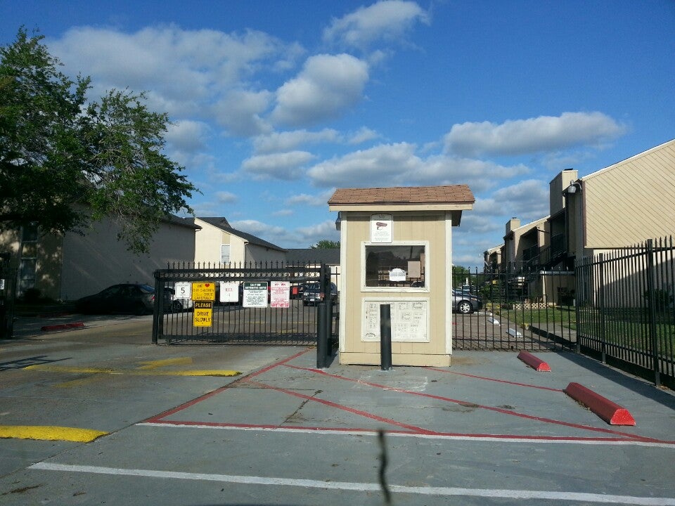 Los Arcos Apartments & Townhomes, 11315 Fondren Rd, Houston, TX