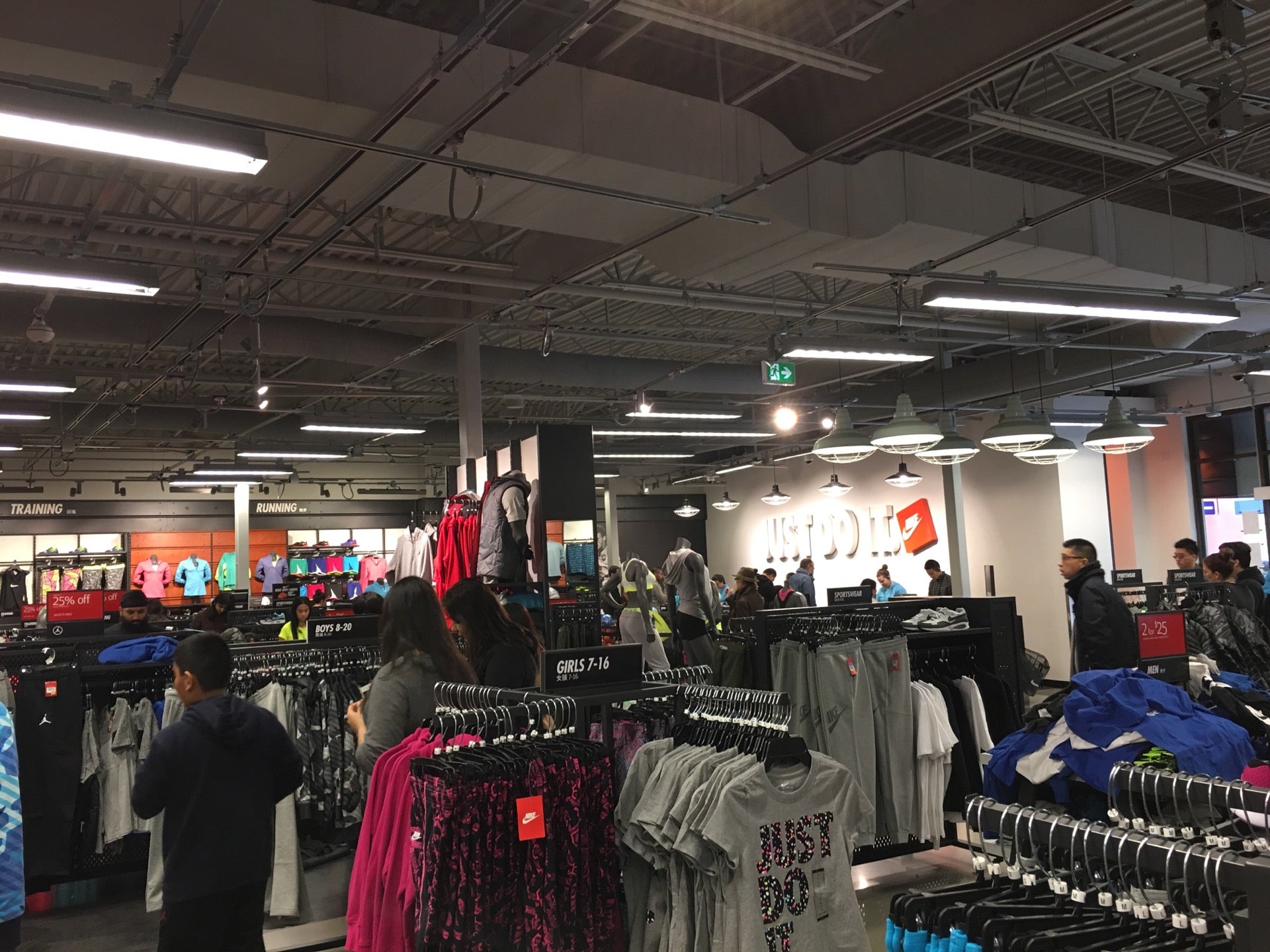 Nike clearance vancouver store