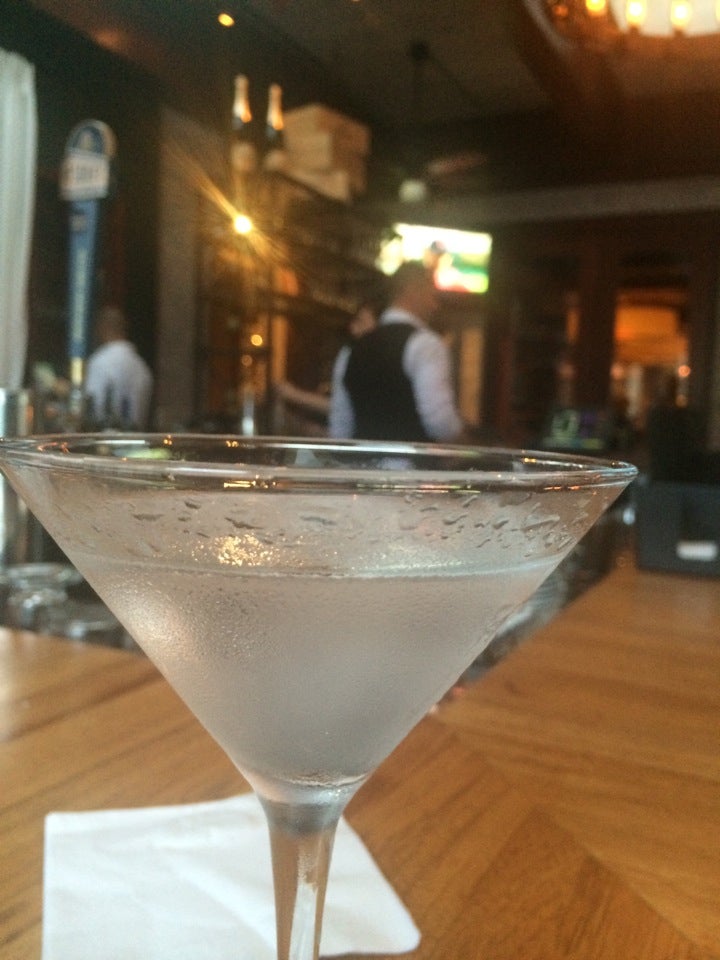 Cedar Creek Grille, 2101 Richmond Rd, Beachwood, OH, Eating places