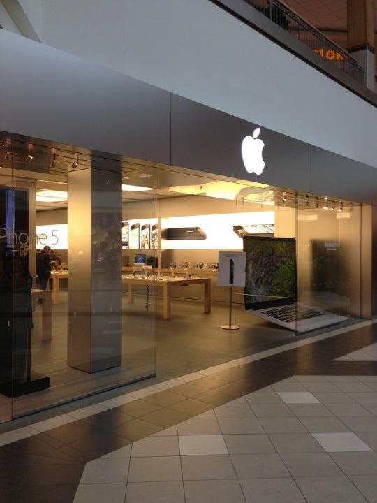 Apple store shop in polo park