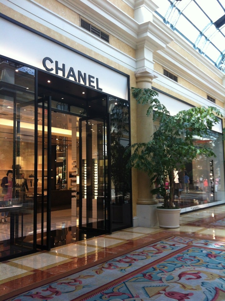 Chanel store at Bellagio Hotel, Las Vegas, Nevada, USA Stock Photo - Alamy
