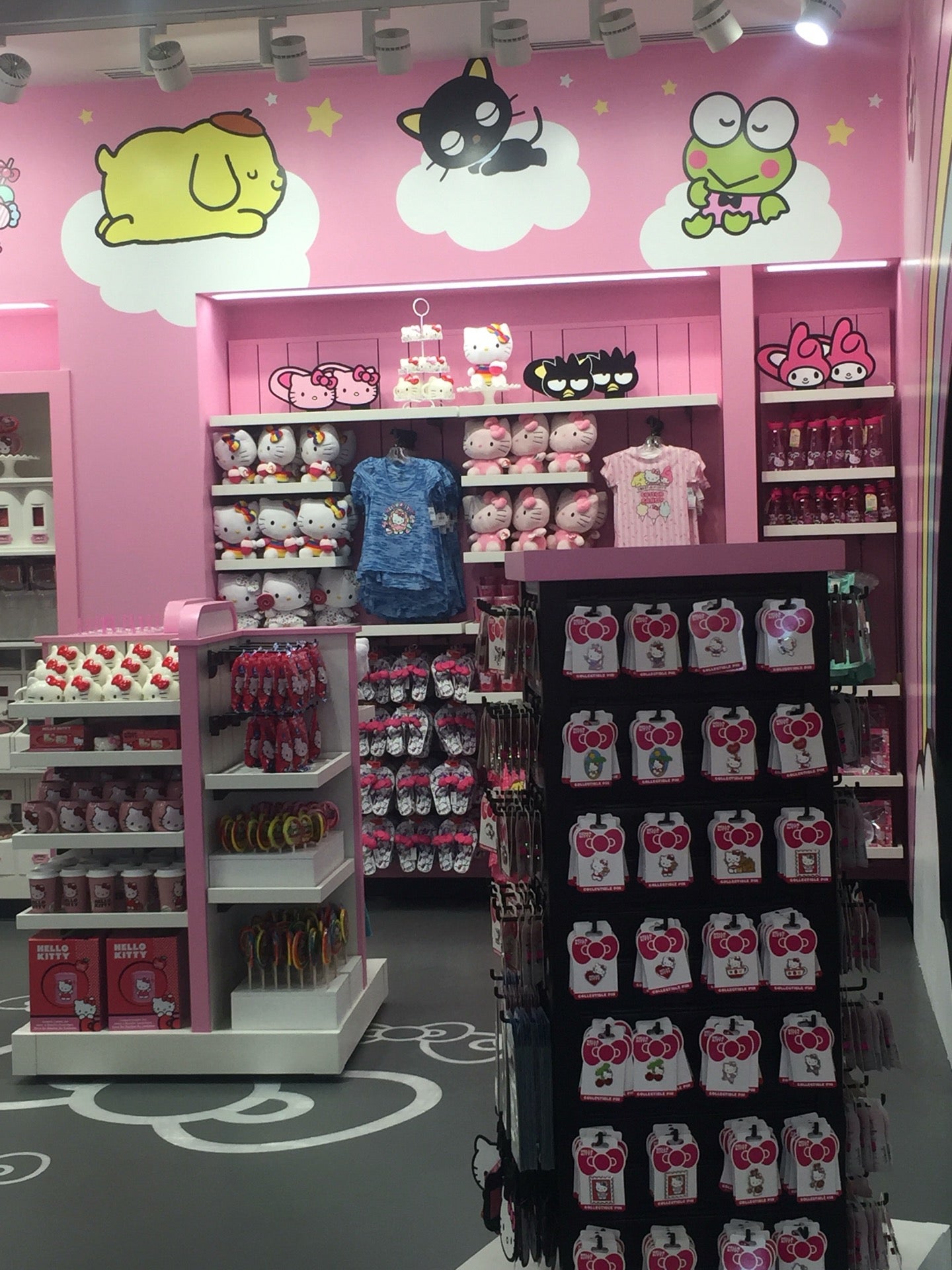 Hello Kitty retail store opens at Universal Orlando