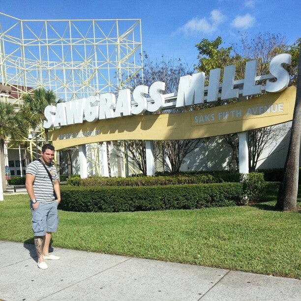 Sawgrass Mills Food Court, 2590 Sawgrass Mills Cir, Fort