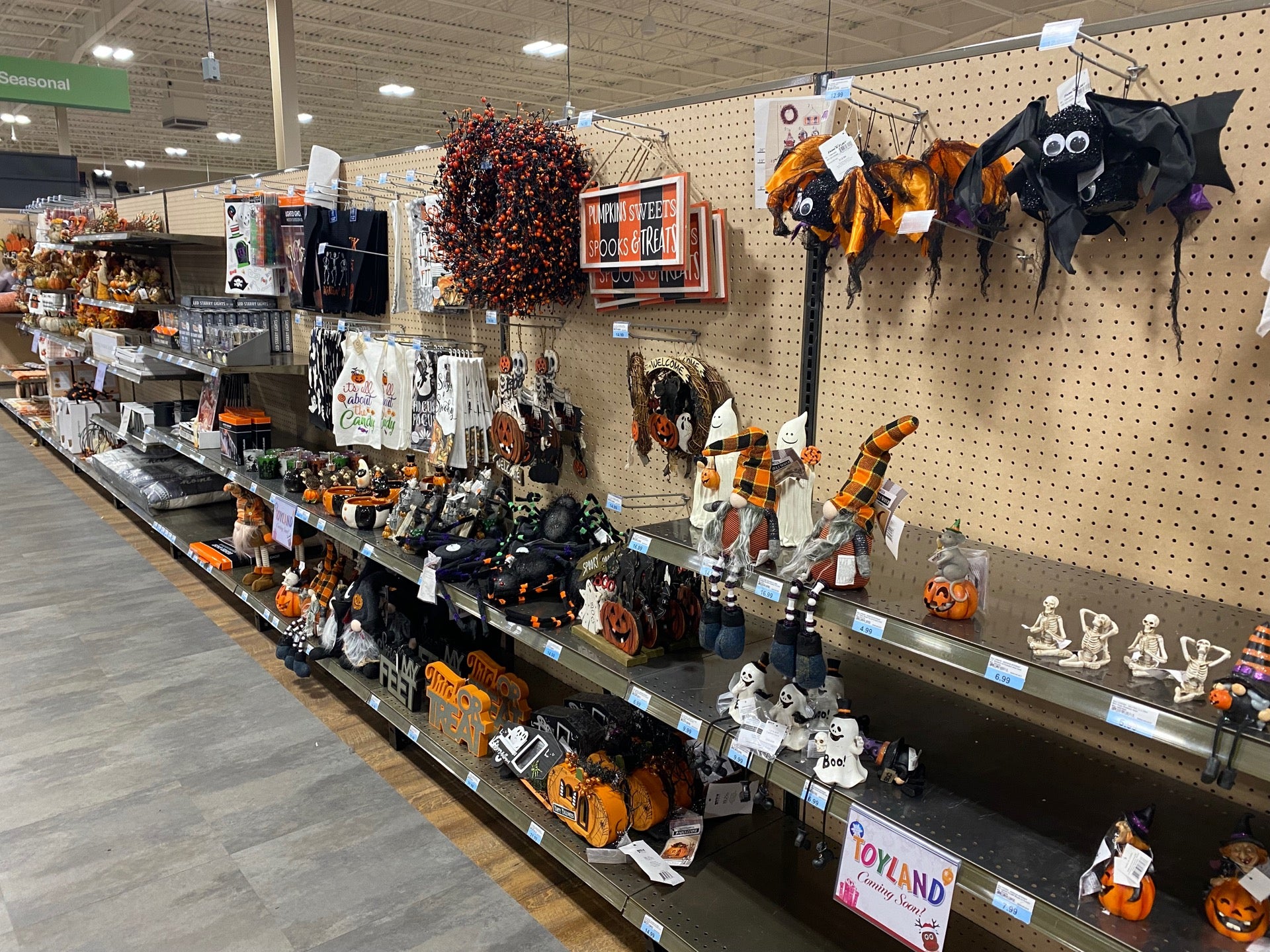 Blain's Farm & Fleet Standale, Michigan, 145 Wilson Ave NW, Walker