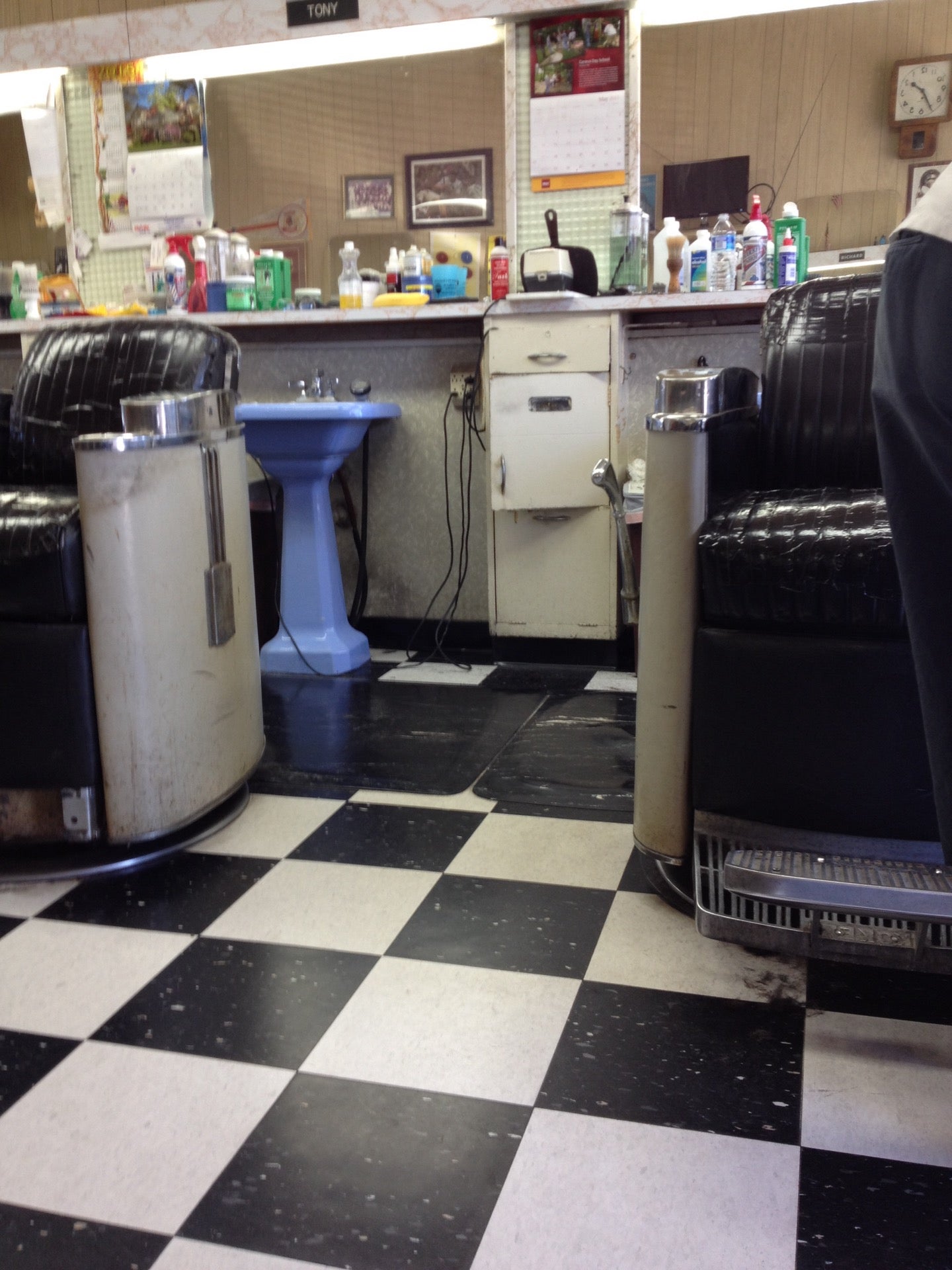 Wheaton Barber Shop, 11439 Ave, Silver Spring, MD, Barber shops
