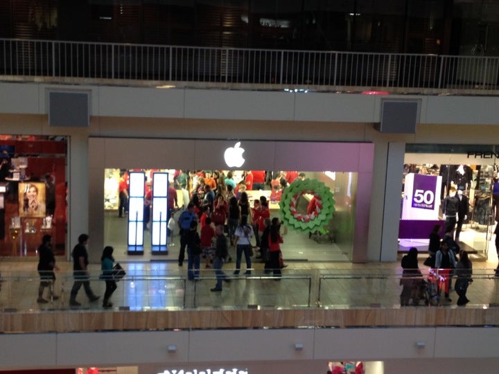 The Apple Store, The Galleria shopping Mall, Houston, Texas USA