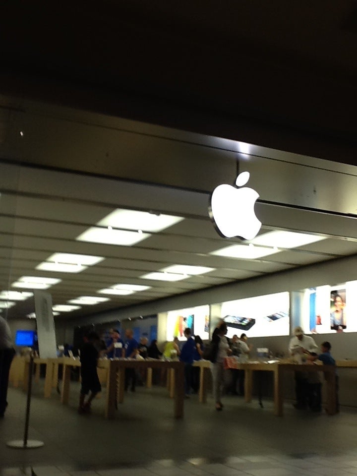 Cielo Vista Mall - Apple Store - Apple