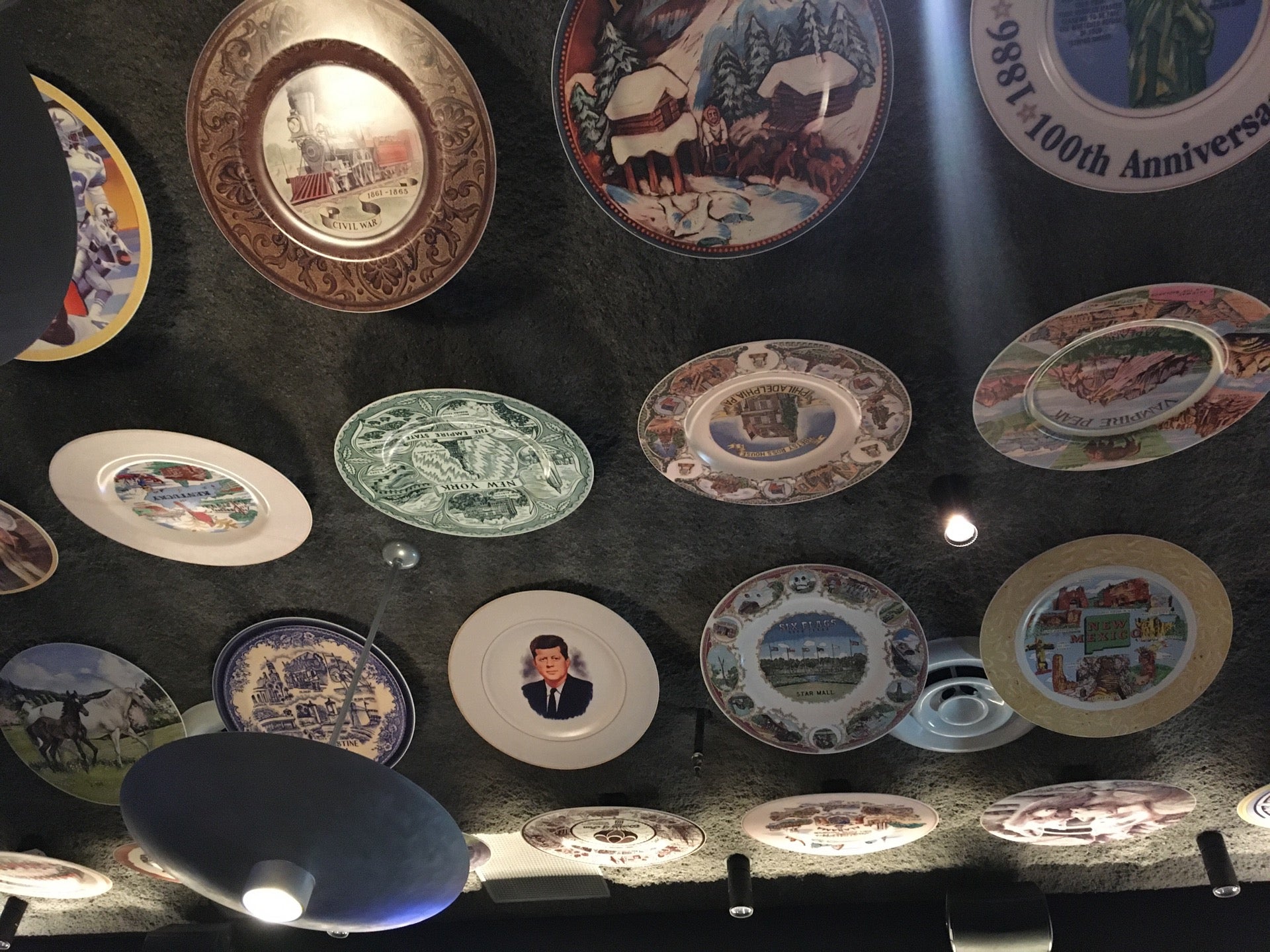 Flying Saucer Cypress Waters, 3111 Olympus Blvd, Dallas, TX, Eating