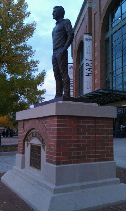 Bob Uecker Statue, Miller Park, Milwaukee, WI, Art - MapQuest