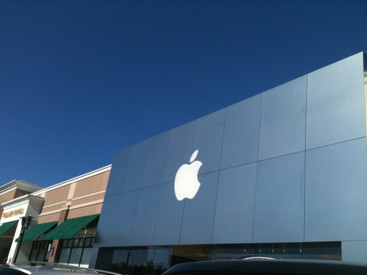 Friendly Center - Apple Store - Apple