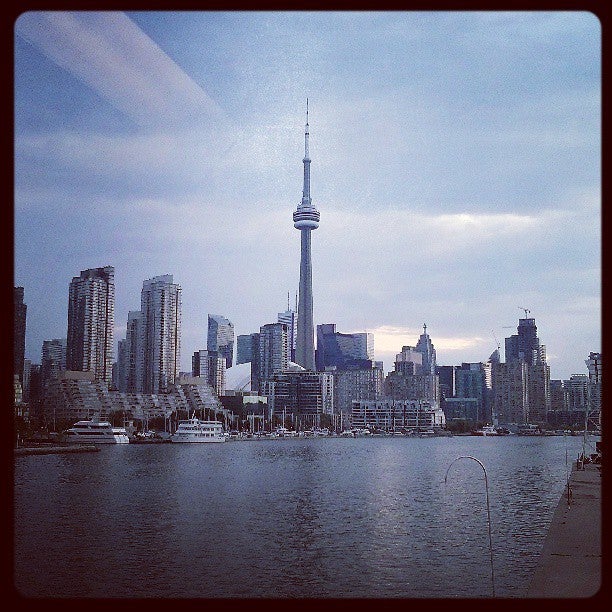 Billy Toronto City Airport (YTZ), 2 Eireann Quay, Toronto, ON