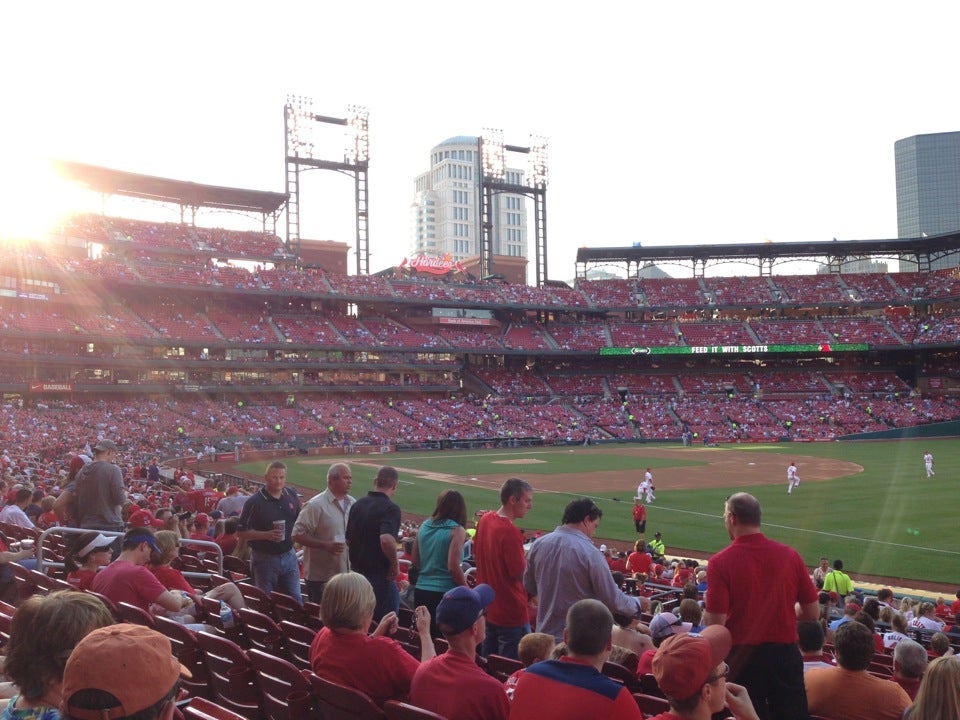 Cardinals Clubhouse Shop, 1820 Market St, St Louis, MO, Sporting Goods -  MapQuest