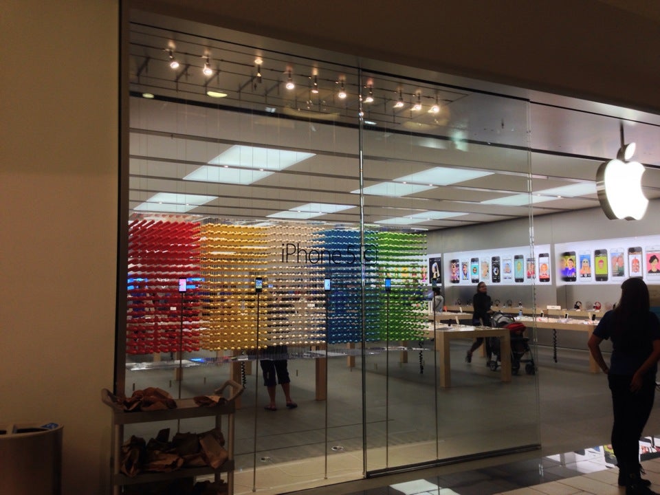 Santa Rosa Plaza - Apple Store - Apple