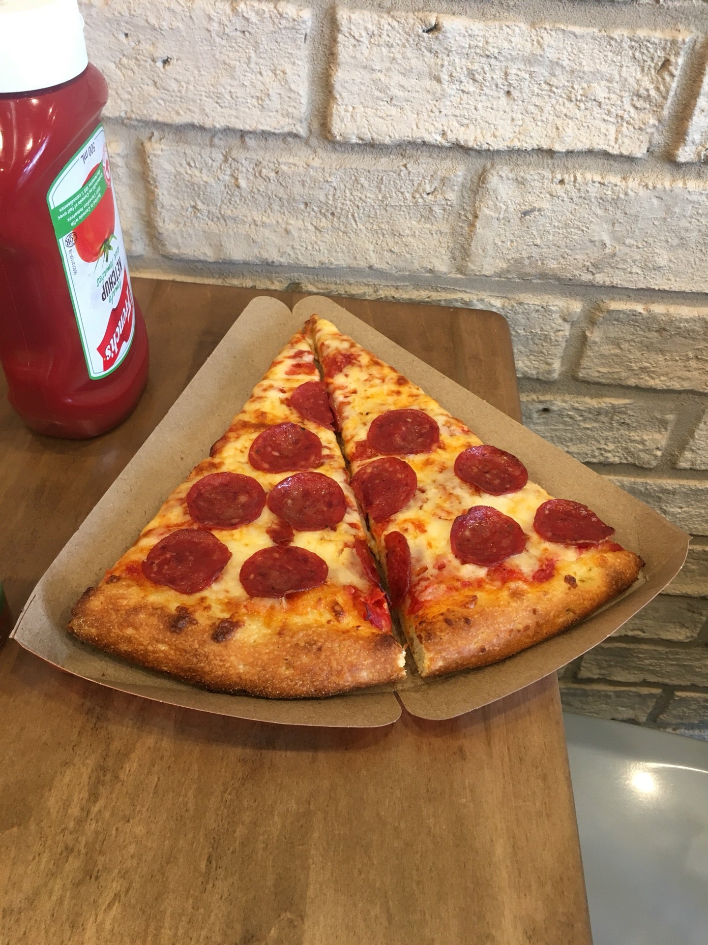 Pizza Pizza, 74 Quarry Edge Dr, Brampton, Ontario L6V 4K2, CA