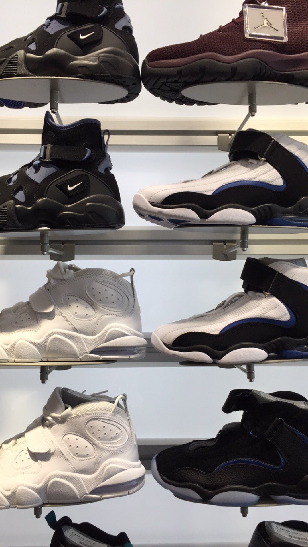 Sneaker villa deals 52nd market