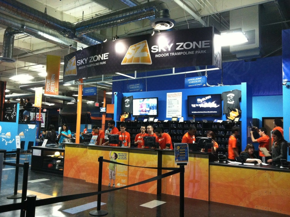 Sky Zone Trampoline Park, 1314 N Azusa Ave, Covina, CA, Amusement Parks
