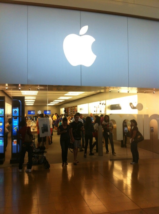 First Colony Mall - Apple Store - Apple