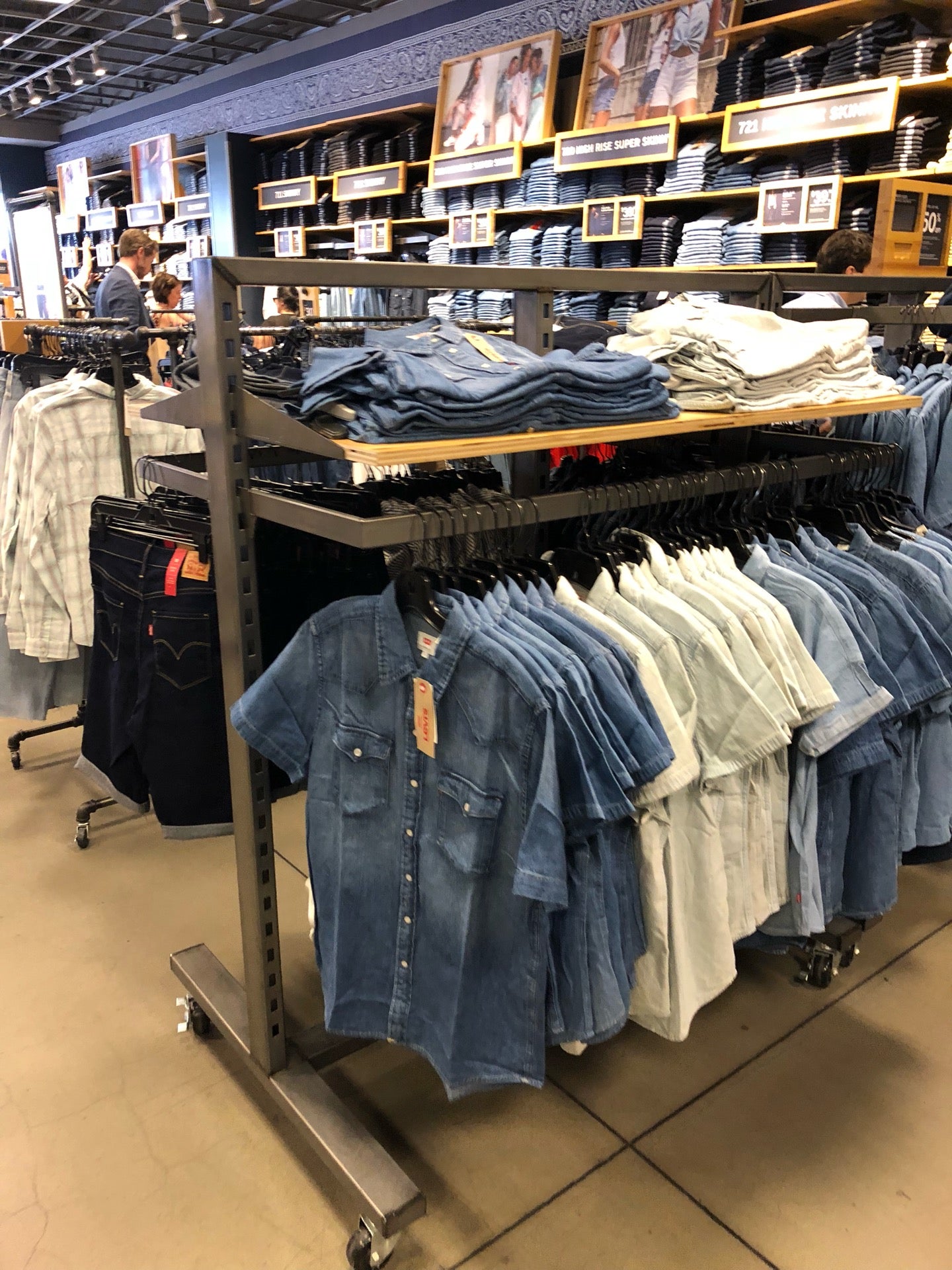 Levi's Outlet Store, 755 S Grand Central Pkwy, Las Vegas, NV, Clothing  Retail - MapQuest