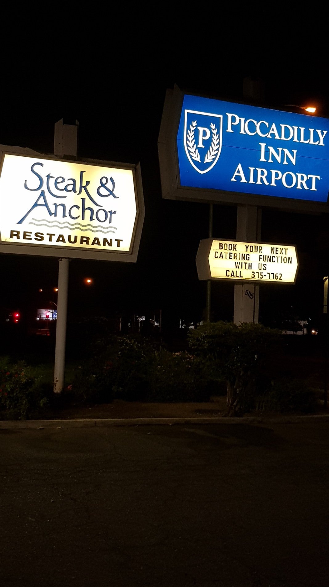 Piccadilly Inn Airport in Fresno, the United States from ₹ 5,005