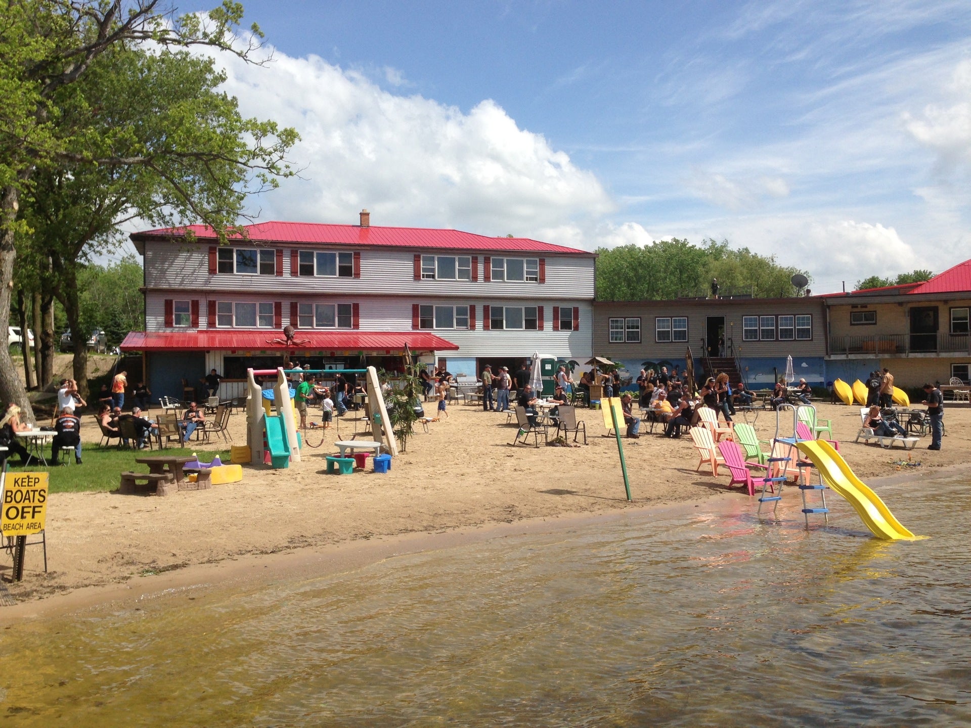 Nansea's Tiki Bar & Grill, W921 Kettle Moraine Ln, Osceola, Town of, WI