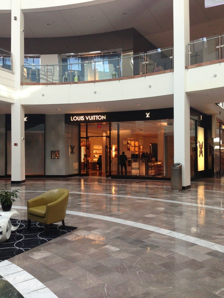 Louis Vuitton Paramus Garden State Plaza store, United States