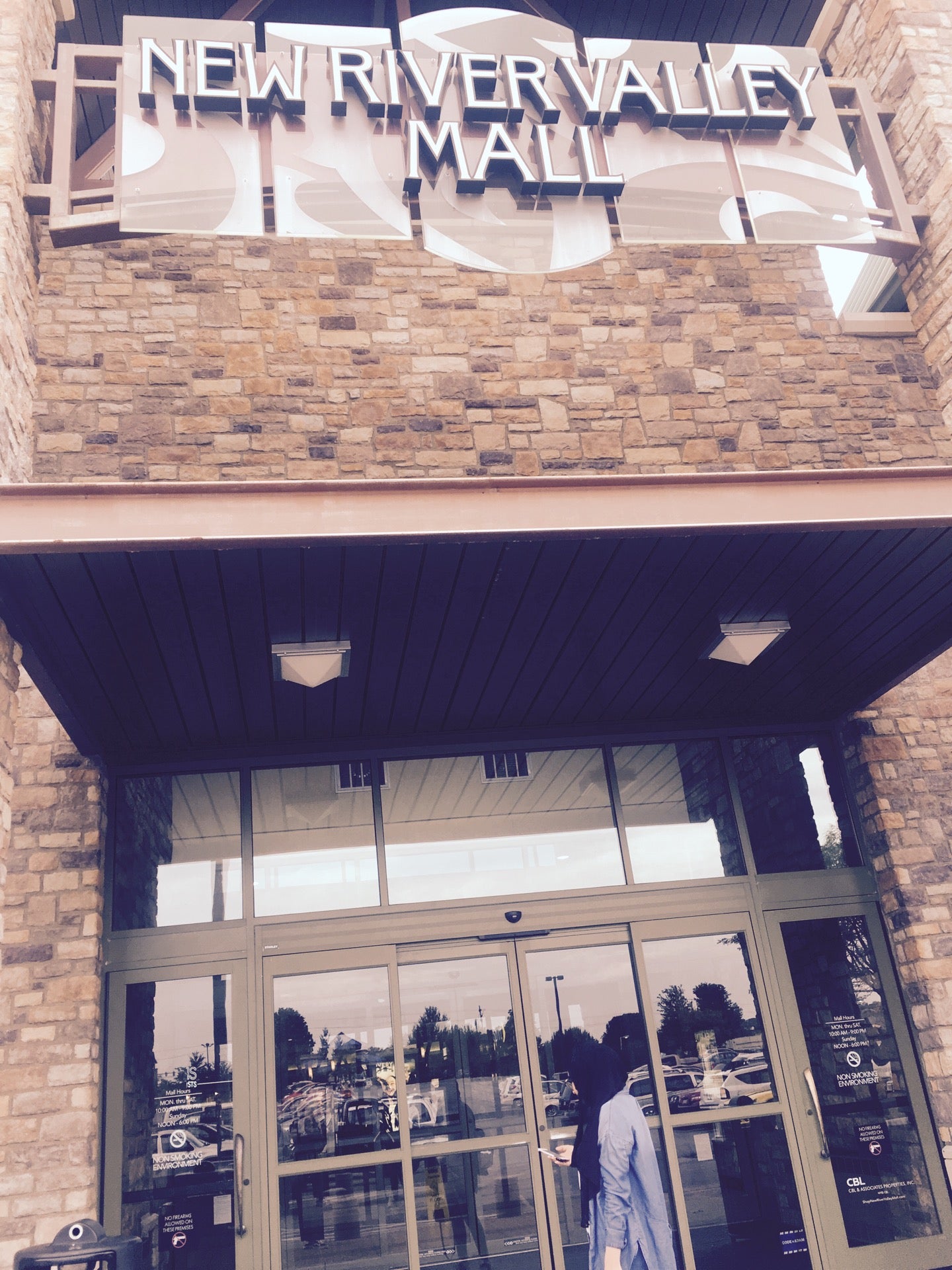 New River Valley Mall, 782 New River Rd, Christiansburg, VA, Bars