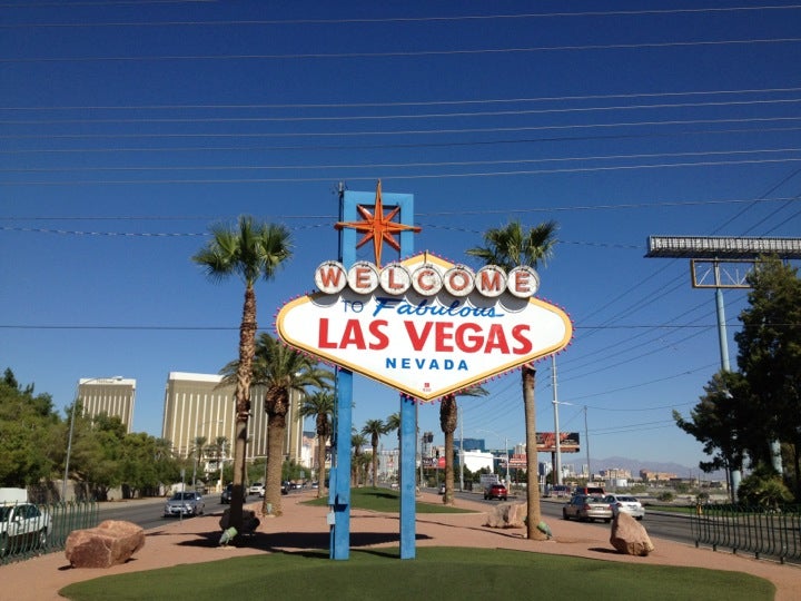 Welcome to Fabulous Las Vegas sign - Location & directions