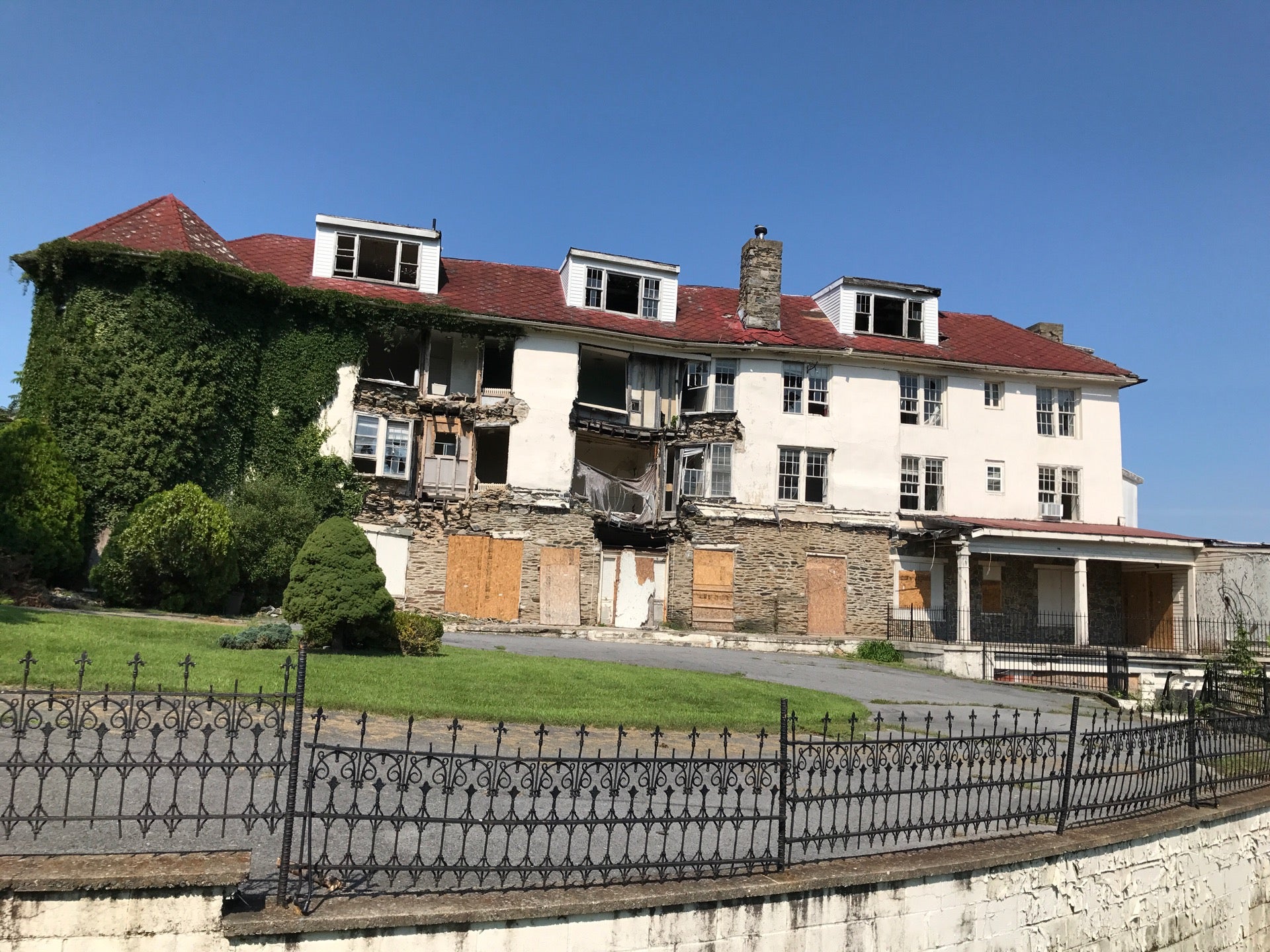 Hilltop House HT Conference Center, 400 E Ridge St, Harpers Ferry, WV