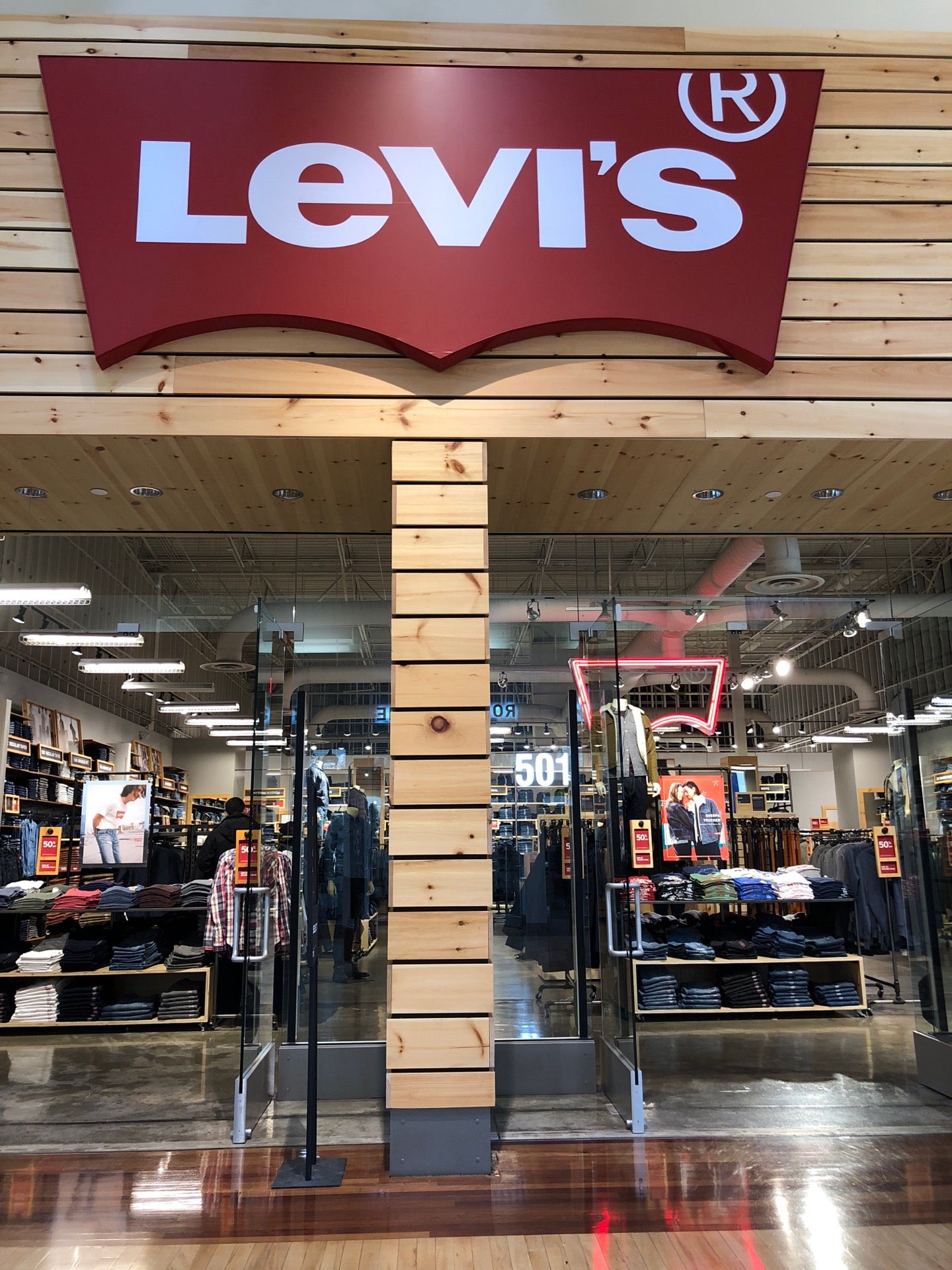 Levi's, 3000 Grapevine Mills Pkwy, Grapevine, TX, Clothing Retail - MapQuest