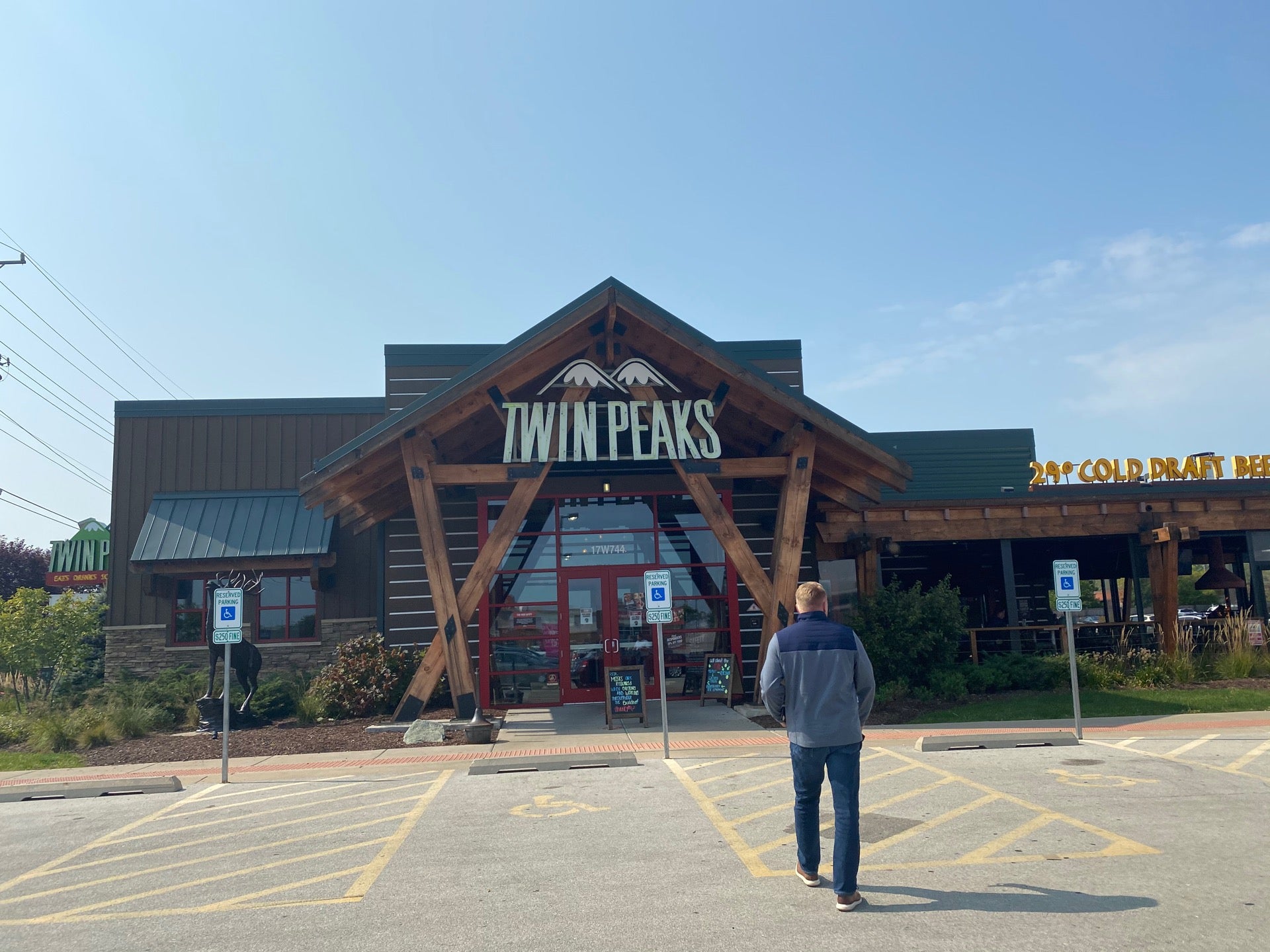 Twin Peaks, 17W734 22nd St, Oakbrook Terrace, IL, Bars MapQuest